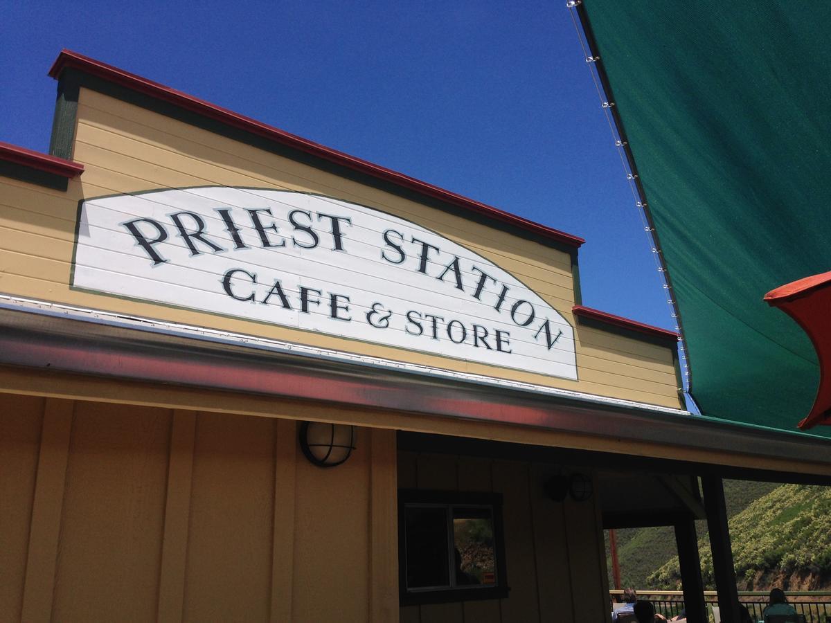 Priest Station Cafe & Cabins グローヴランド エクステリア 写真